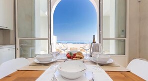 Luxury Apartment, 2 Bedrooms, Bay View | Living area | Smart TV