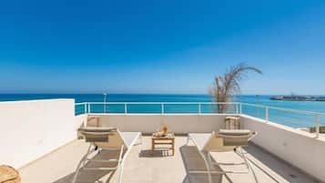 Luxury Apartment, Bay View | Terrace/patio