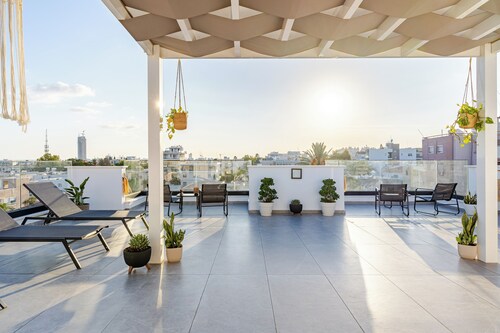 Yamas Urban Living Platinum Key