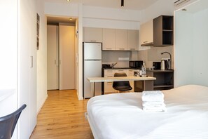 디럭스 스튜디오 | 1 개의 침실, 책상, 노트북 작업 공간, 방음 설비