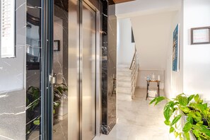 Lift - Yamas Urban Living Spiridonons (Limassol)