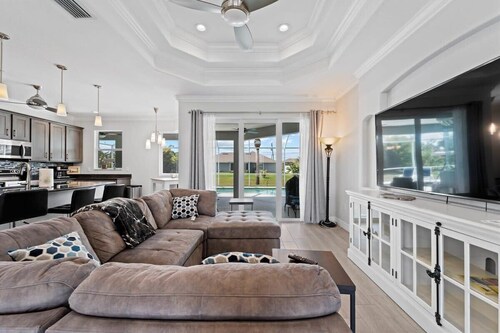 Sun-Soaked & Tranquil Getaway  Relaxing Pool Area