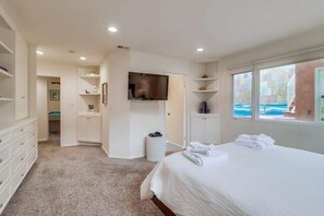 4 bedrooms, desk, iron/ironing board, WiFi - Ocean/bay views, pool & hot tub, rooftop patio (San Diego)