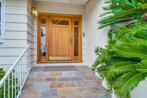 Exterior detail - Ocean/bay views, pool & hot tub, rooftop patio (San Diego)