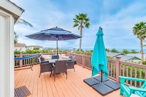 Outdoor dining - Ocean/bay views, pool & hot tub, rooftop patio (San Diego)