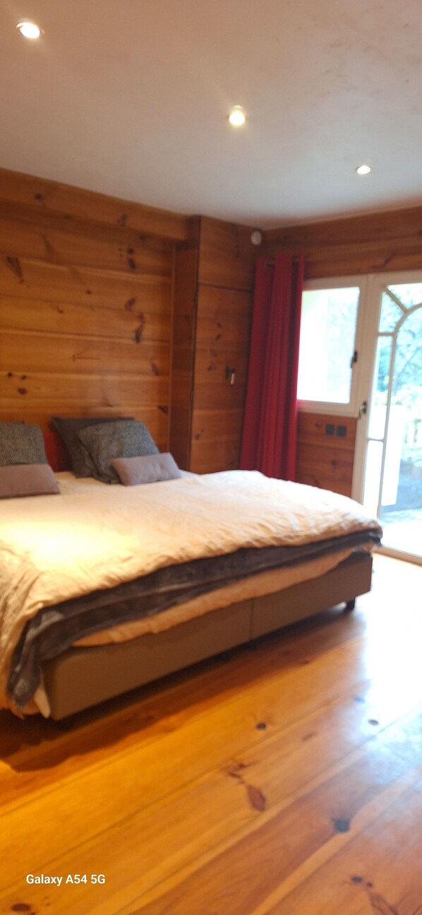 1 chambre, fer et planche à repasser, Wi-Fi, draps fournis