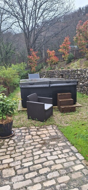 Bain à remous extérieur