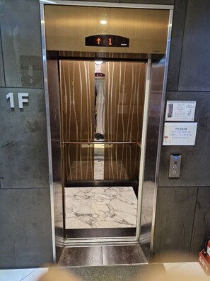 Front of property - sinchon y hotel (Seoul)