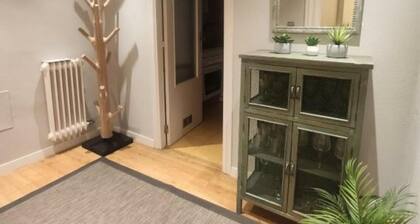Ground-Floor Apartment in Jaca with Terrace, Pool, and Garage for 6 Guests
