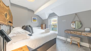 4 slaapkamers, een strijkplank/strijkijzer, gratis wifi, beddengoed