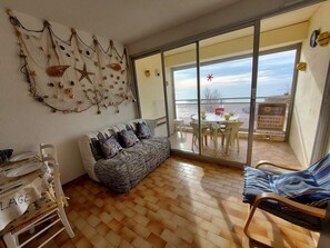 TV - Beachfront 2-Bedroom Apartment with Terrace in Grau d'Agde (Le Grau d'Agde)