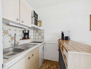 冰箱、微波炉、烤箱、炉灶