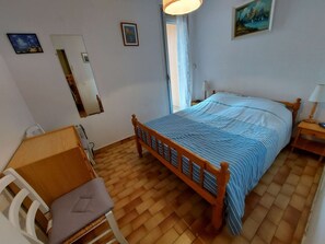 1 bedroom - Beachfront 2-Bedroom Apartment with Terrace in Grau d'Agde (Le Grau d'Agde)