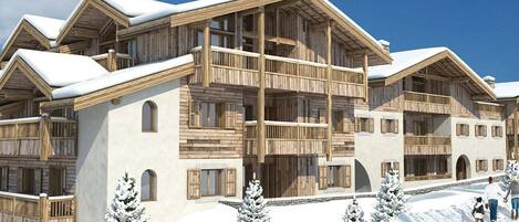 Un immeuble en bois à plusieurs étages, doté de balcons, entouré d’arbres couverts de neige et surplombant un ciel dégagé.