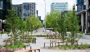 Outdoor dining - Luxury Apartment in Canberra CBD (Reid)