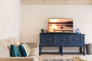 Smart TV - Green Lake Central Interlochen | Firepit (Interlochen)