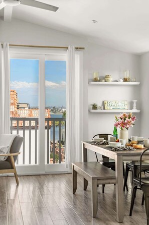 Dining - 4 Bed Walk St-Mission Bay-Steps From Boardwalk! (San Diego)