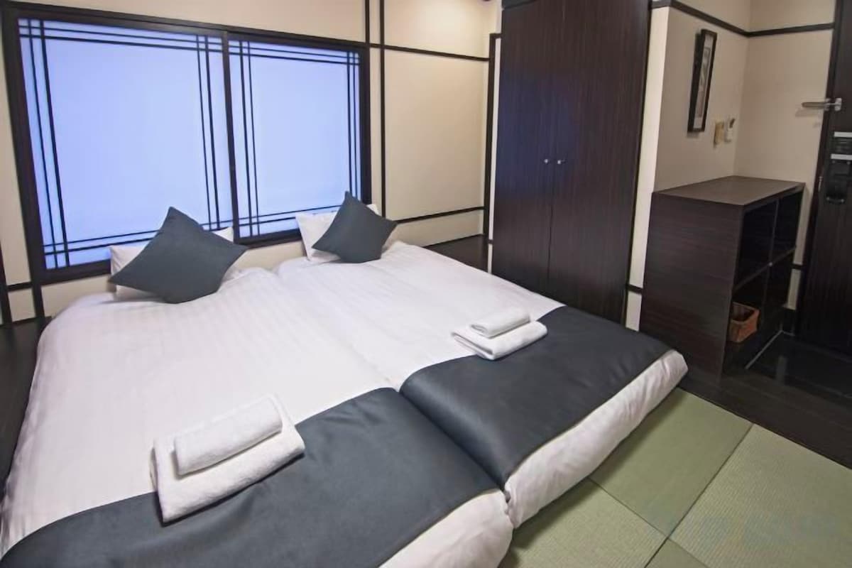Blackout curtains, free WiFi, bed sheets