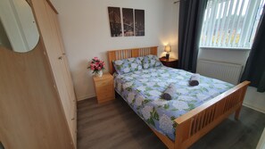 3 quartos, Wi-Fi de cortesia, roupa de cama