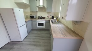 冰箱、微波炉、烤箱、炉灶