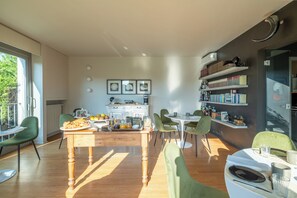 Free daily full breakfast