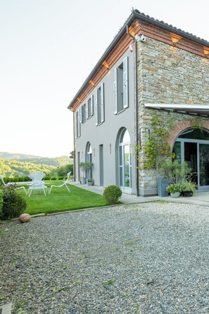 Vista frontal de la propiedad