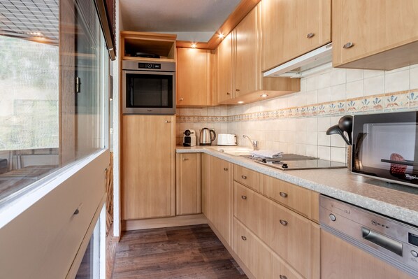 Fridge, microwave, oven, dishwasher