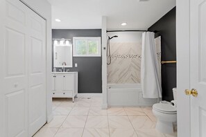 Jetted tub, hair dryer, bidet, towels