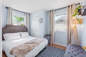 4 slaapkamers, een strijkplank/strijkijzer, gratis wifi, beddengoed