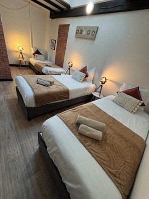 2 多间卧室、办公桌、熨斗/熨衣板、旅行婴儿床