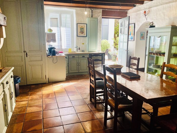 Dining - Authentic charm in Corbas: 120m² of comfort (Corbas)