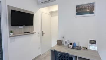 Chambre Standard | Minibar, coffres-forts dans les chambres, bureau