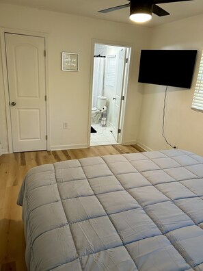 1 slaapkamer, een strijkplank/strijkijzer, gratis wifi, beddengoed