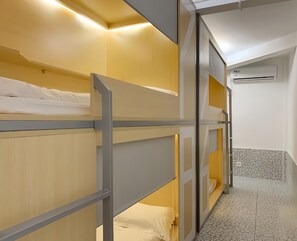 Yhteismajoitus, vain naisille | Tallelokero huoneessa, äänieristys, ilmainen Wi-Fi, vuodevaatteet