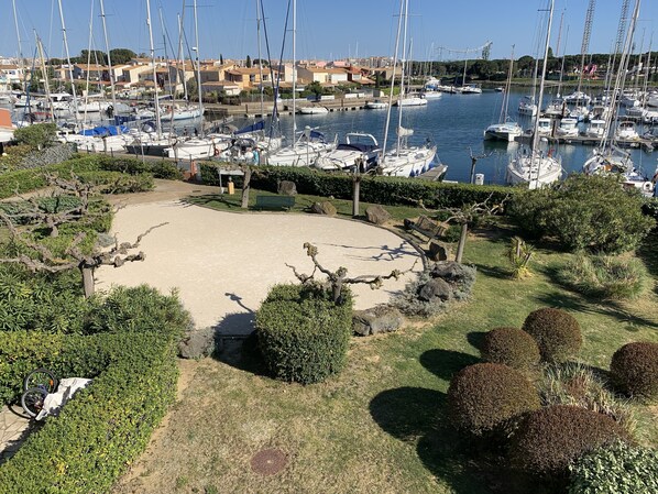 Marina - Joli Studio Cabine Avec Balcon, Climatisé, et vu sur le Port (Agde)
