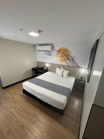 Deluxe Room | In-room safe, desk, laptop workspace, blackout drapes