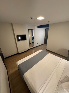 Deluxe Room | In-room safe, desk, laptop workspace, blackout drapes - WA Hotel Fortaleza (Fortaleza)