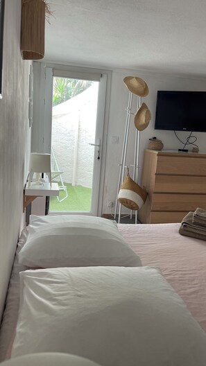 1 habitación, tabla de planchar con plancha, wifi y ropa de cama 