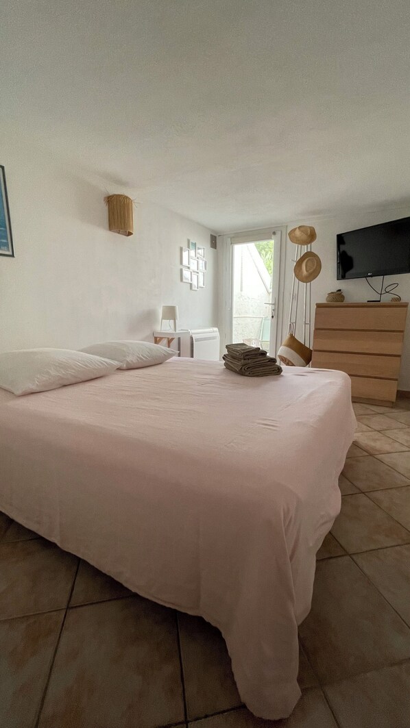 1 bedroom, iron/ironing board, WiFi, bed sheets
