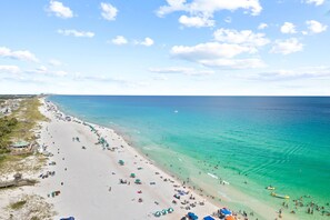 On the beach - 1900 98 #302-Luxurious | Gulf Front | Chair Service | Rooftop Pool (Destin)