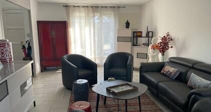 chambre Ă louer dans un domaine avec piscine et tennis proche de Versailles.