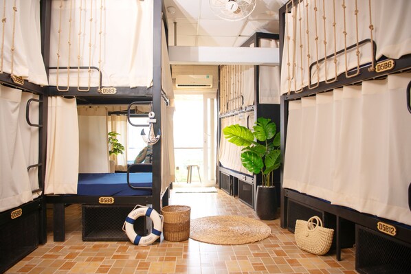 Comfort Shared Dormitory, bed in 12 beds room | Free WiFi, bed sheets - Grandma Lu Saigon - Pham Ngu Lao Str (Ho Chi Minh City)