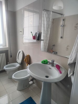 Shared bathroom - Lavanda House (Vicenza)