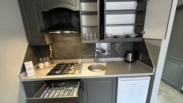 Apartament familiar | Cuina privada | Frigorífic gran, placa de cuina i bullidora elèctrica
