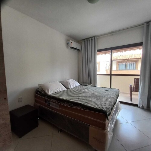 Casa completa em condomínio fechado - 5 minutos andando da praia!