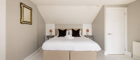 3 makuuhuonetta, silitysrauta/-lauta, ilmainen Wi-Fi, vuodevaatteet