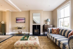 TV, bøker og kontorer