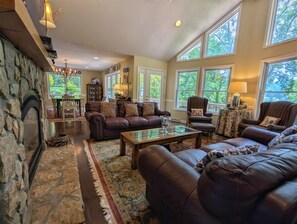 Televisión, chimenea