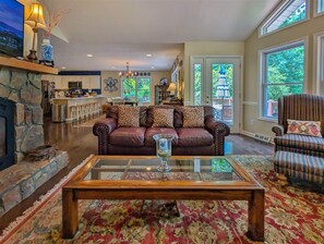 Televisión, chimenea