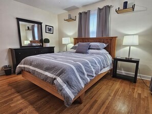 3 slaapkamers, een strijkplank/strijkijzer, internet, beddengoed